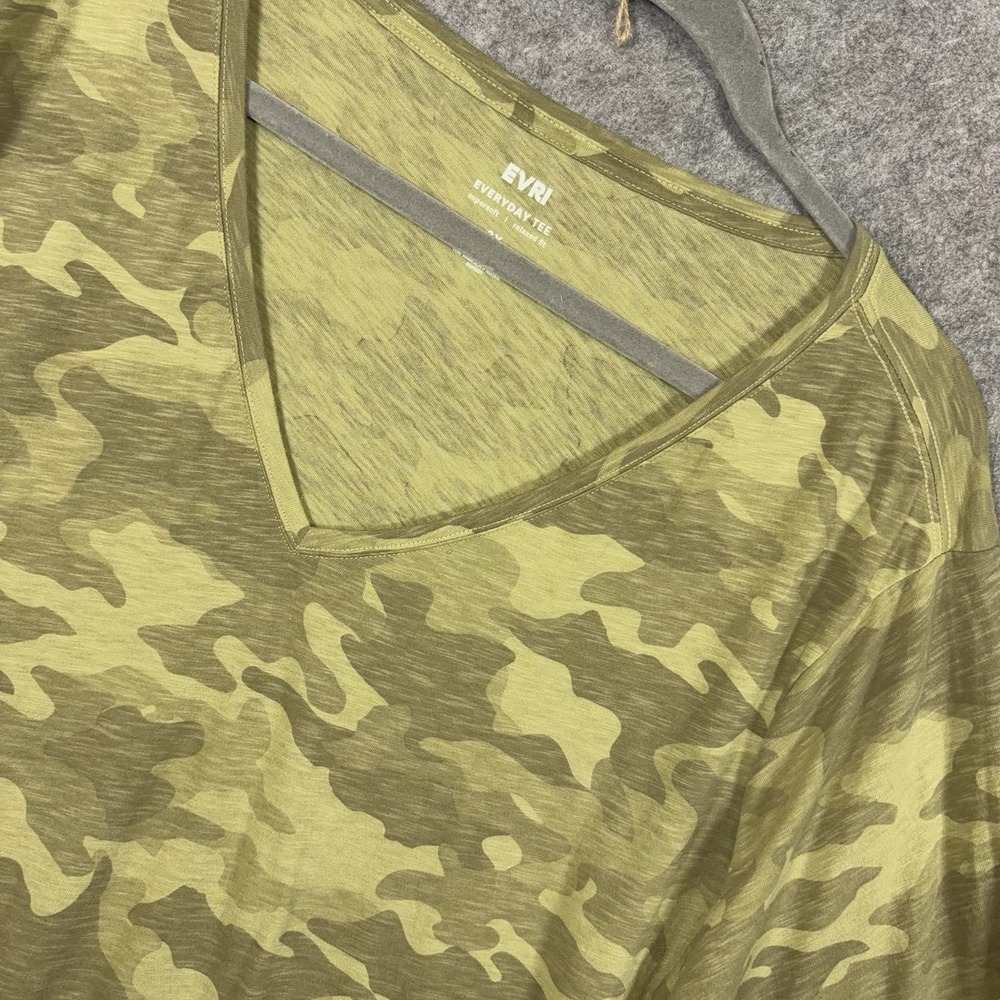 Evri Everyday Tee Women 3X Green Camo Lightweight Super Soft Relaxed Fit